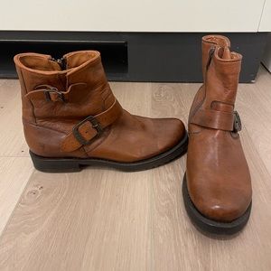 FRYE Veronica short booties